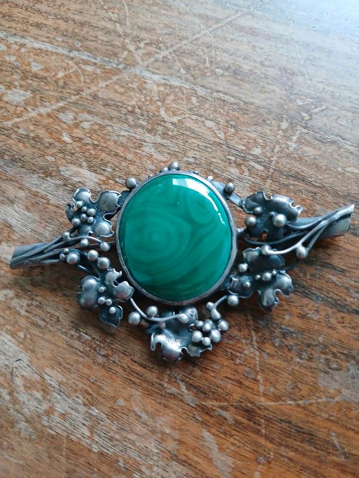 Zilveren Broche met Malachiet, Sieraden, Tassen en Uiterlijk, Broches, Gebruikt, Zilver, Groen, 4 tot 7 cm, Met edelsteen, Ophalen of Verzenden