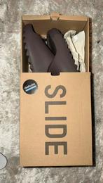 Yeezy slides maat 44 1/3, Kleding | Heren, Schoenen, Slippers, Overige kleuren, Nieuw, Ophalen of Verzenden