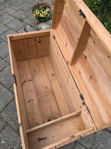 Grenen dekenkist beschikbaar voor biedingen