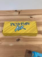 Pictionary Air - Teken in de lucht!, Hobby en Vrije tijd, Gezelschapsspellen | Bordspellen, Drie of vier spelers, Ophalen, Zo goed als nieuw