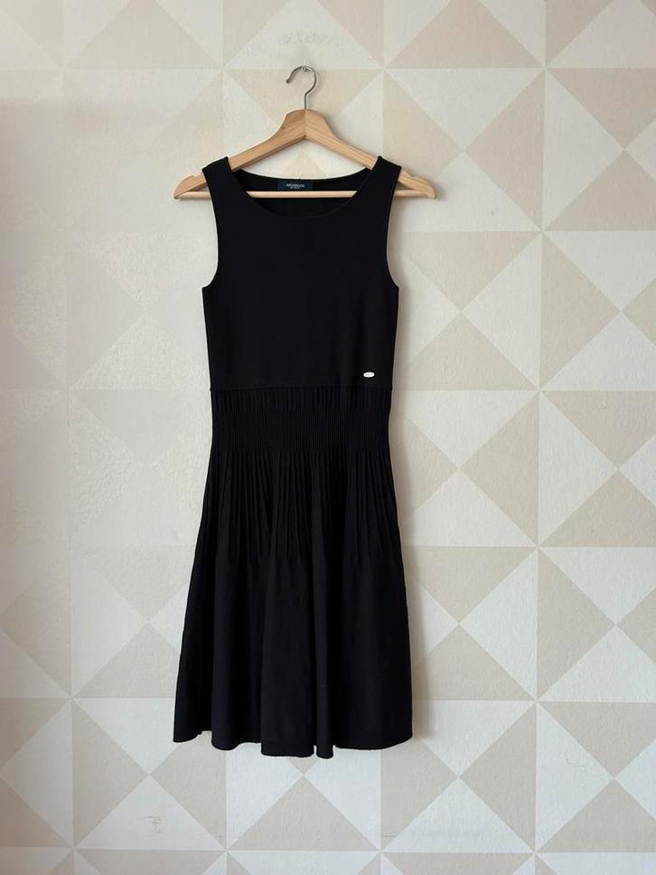 McGregor midi jurk zwart S/36, Kleding | Dames, Jurken, Zo goed als nieuw, Maat 36 (S), Zwart, Boven de knie, Ophalen of Verzenden