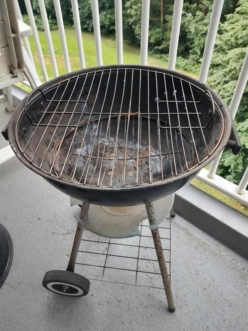 Zwarte kolen barbecue met wieltjes, Tuin en Terras, Houtskoolbarbecues, Gebruikt, Ophalen