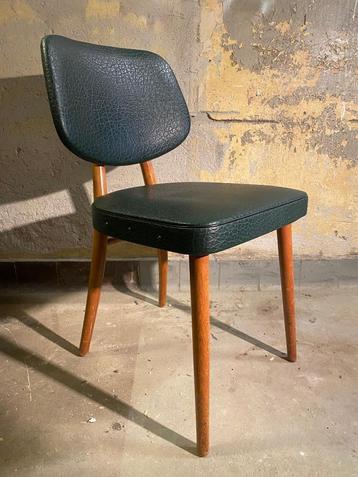 2 Deense design eetkamerstoelen beschikbaar voor biedingen