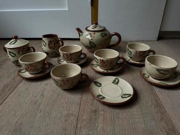Thee servies beschikbaar voor biedingen