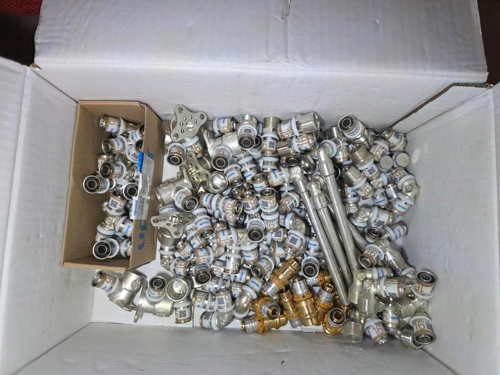 Uponor 16 koppeling messing, Doe-het-zelf en Verbouw, Metalen, Nieuw, Koper of Messing, Ophalen of Verzenden