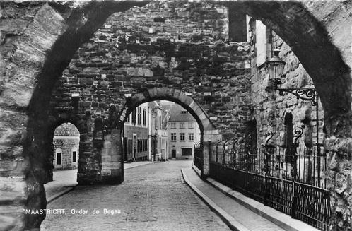 (388-471-003) Maastricht  Onder de Bogen, Verzamelen, Ansichtkaarten | Nederland, Limburg, Verzenden