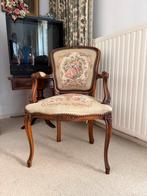 2 klassieke armstoelen met gobelin bekleding, Ophalen