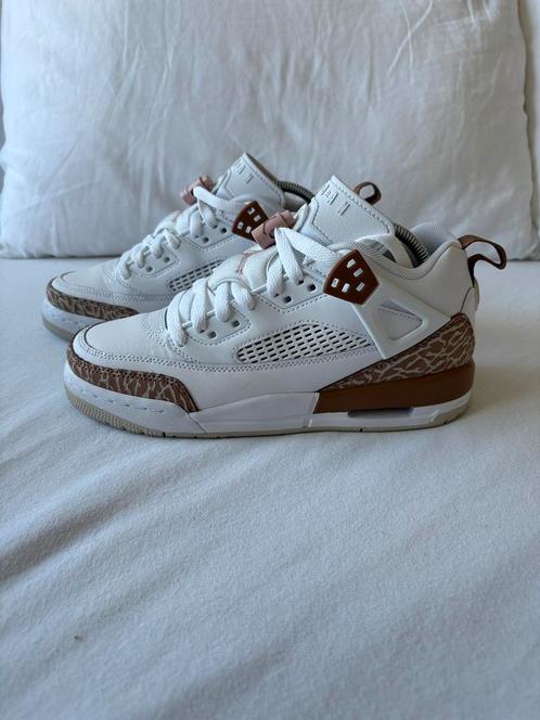 Jordan spizike, Kleding | Dames, Schoenen, Zo goed als nieuw, Sneakers of Gympen, Wit, Ophalen of Verzenden