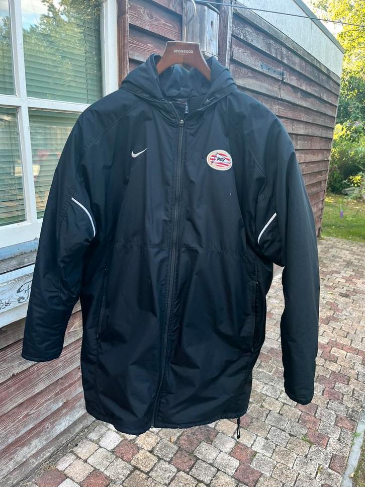 Originele PSV Nike Jas – zwart, Verzamelen, Sportartikelen en Voetbal, Zo goed als nieuw, Overige typen, PSV, Ophalen of Verzenden