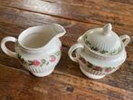 Wedgwood - Rosalind melkkan en suikerpot, Ophalen of Verzenden, Zo goed als nieuw, Wedgwood, Kop(pen) en/of Schotel(s)