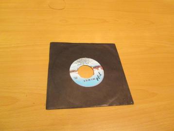 2 singles van Wings (ook per stuk te koop) beschikbaar voor biedingen