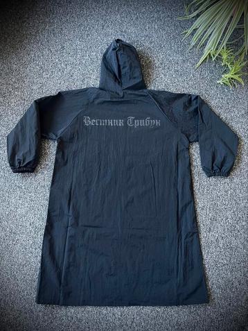 YEEZY x Gosha “Вестник Трибун” Raincoat – Size 2 – New beschikbaar voor biedingen