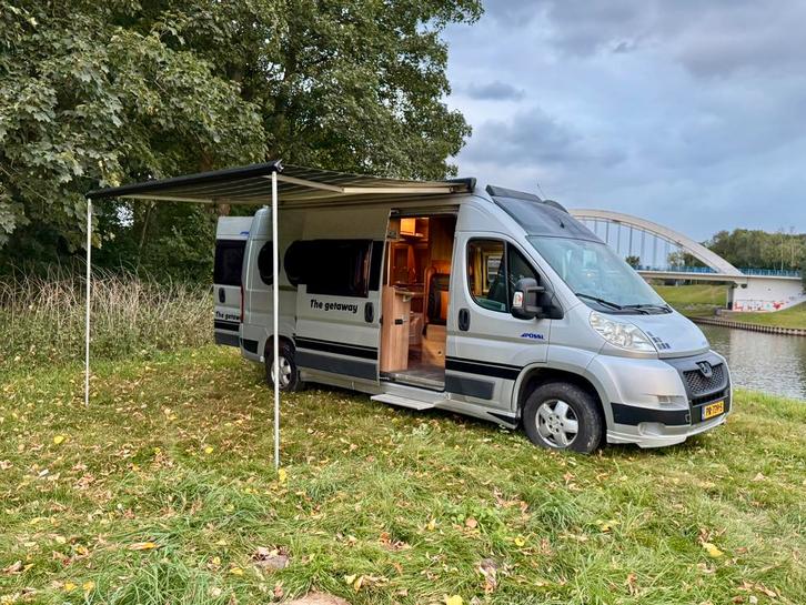 BUSCAMPER POSSL 5,99 M TREKHAAK LEDER LUIFEL AIRCO DWARSBED, Caravans en Kamperen, Campers, Particulier, tot en met 4, Buscamper of Camperbus