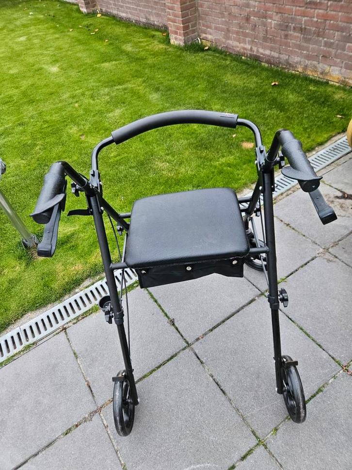 LUCOVITAAL
Rollator compacto nieuw, Diversen, Verpleegmiddelen, Nieuw, Ophalen