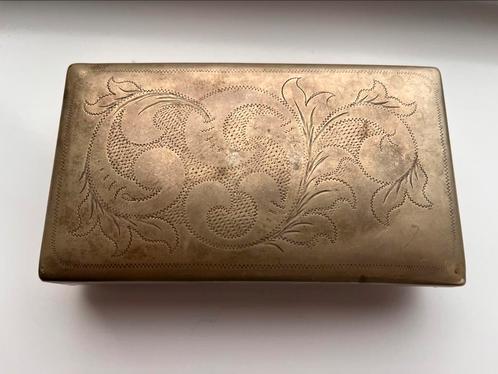 Vintage / Antiek tabaksdoekje met gegraveerd bloem motief, Antiek en Kunst, Antiek | Woonaccessoires, Ophalen of Verzenden