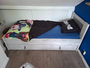 1 persoonbed + opberglade