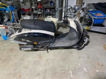 Grande Retro Scooter beschikbaar voor biedingen
