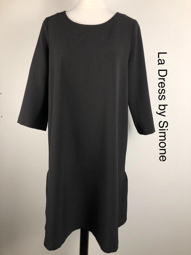 La Dress (by Simone) Jurk  (mt: 38) 11,3/7606, Kleding | Dames, Jurken, Zo goed als nieuw, Maat 38/40 (M), Zwart, Knielengte, Ophalen of Verzenden