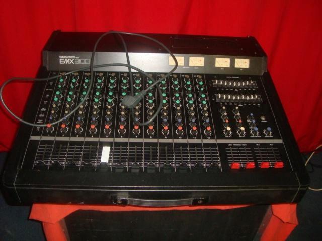 Gebruikt / Vintage: Yamaha EMX 300 12 kanaals power mixer, Muziek en Instrumenten, Instrumenten | Toebehoren, Gebruikt, Overige instrumenten