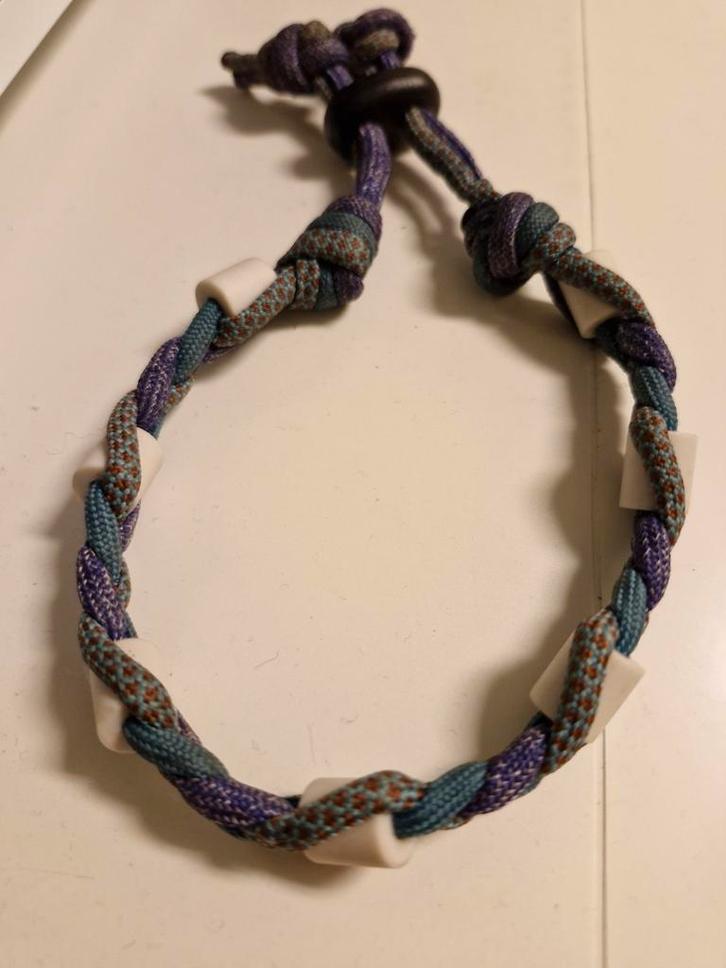 Mooi anti-tekenbandje hond nekmaat 24cm (EM-X keramiek), Dieren en Toebehoren, Hondenriemen, Zo goed als nieuw, Ophalen of Verzenden