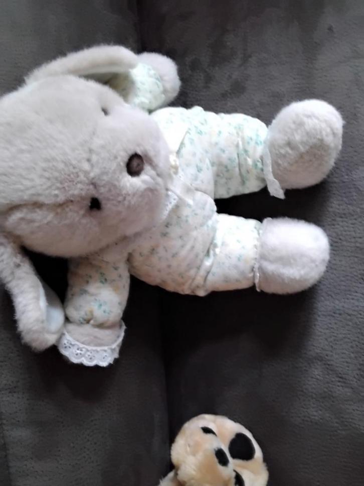 Schattig Konijn Knuffel in Pyjama, Kinderen en Baby's, Speelgoed | Knuffels en Pluche, Gebruikt, Konijn, Ophalen