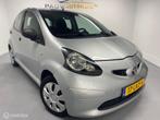 Toyota Aygo 1.0-12V Comfort | Nieuwe APK | Airco, Voorwielaandrijving, Gebruikt, Metallic lak, 4 stoelen