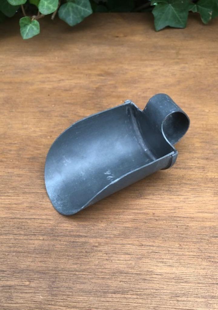 Te koop: Antiek tinnen schepje, Antiek en Kunst, Antiek | Gereedschap en Instrumenten, Ophalen of Verzenden
