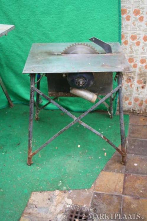 Mooie oude grote zaagtafel, Doe-het-zelf en Verbouw, Gereedschap | Zaagmachines, Gebruikt, Cirkelzaag, 1200 watt of meer, 70 mm of meer