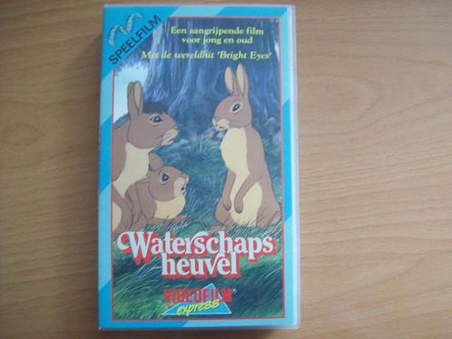 Waterschapsheuvel (Nieuw in folie!) VHS (Bright Eyes, Adams), Cd's en Dvd's, VHS | Film, Nieuw in verpakking, Overige genres, Alle leeftijden