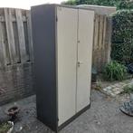 Stalen kast, Ophalen, Gebruikt