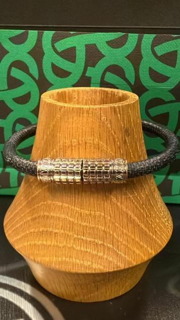 LOUIS VUITTON ARMBAND TYPE CIJFER ARMBAND € 129,95 beschikbaar voor biedingen