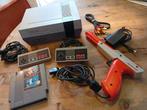 Nintendo Nes Action Set gereinigd, Ophalen of Verzenden, Zo goed als nieuw, Met 2 controllers