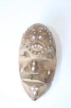 Mooi houten maskerdoosje Maleisië Arawak 1999 109, Antiek en Kunst, Kunst | Beelden en Houtsnijwerken, Ophalen of Verzenden