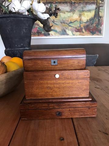 Verzameling houten doosjes, w.o. een  lepeldoosje (3 stuks) beschikbaar voor biedingen