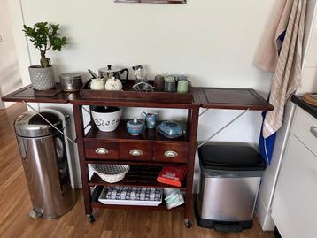 Leuke sidetable beschikbaar voor biedingen