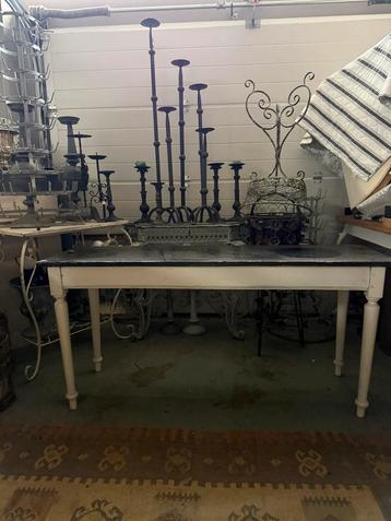 Brocante Sidetable beschikbaar voor biedingen