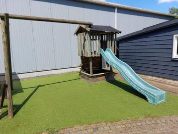speelhuisje met glijbaan en zandbak beschikbaar voor biedingen