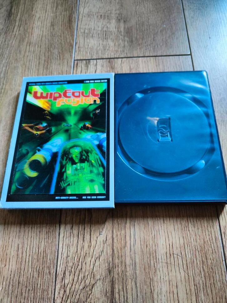 PS2 press kit - wipeout fusion limited edition met sleeve, Spelcomputers en Games, Games | Sony PlayStation 2, Zo goed als nieuw