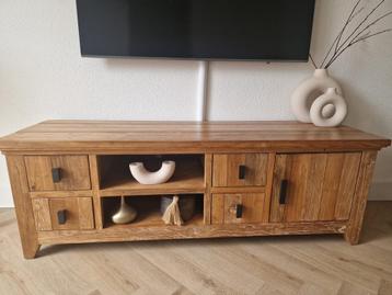 Houten Televisiemeubel beschikbaar voor biedingen