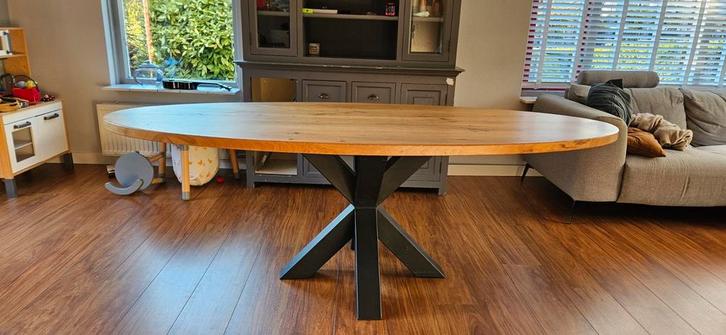Massief Eiken Ovale Eettafel, Huis en Inrichting, Tafels | Eettafels, Zo goed als nieuw, 100 tot 150 cm, 200 cm of meer, Ovaal