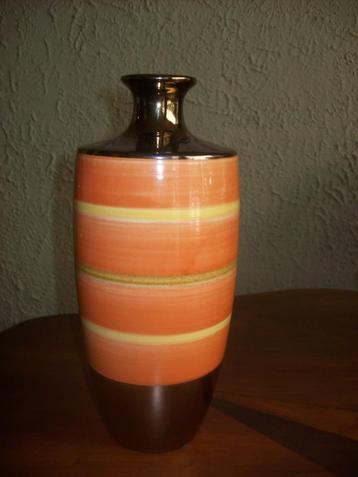 Prachtige vaas. beschikbaar voor biedingen