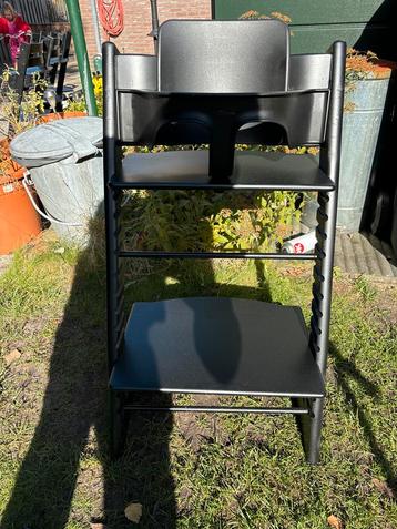 Stokke tripp trapp zwart met babyset beschikbaar voor biedingen