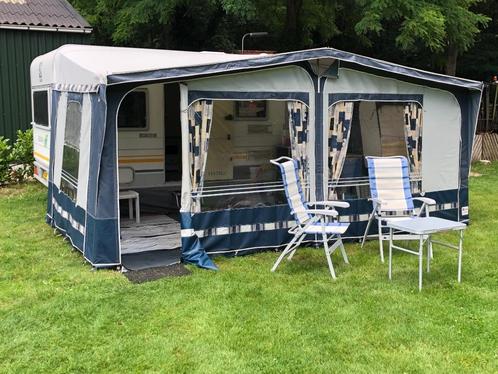 Leuke Knaus Sudwind M-line 485 voortent en hele inventaris, Caravans en Kamperen, Caravans, Particulier, tot en met 4, Rondzit