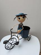 ❗NIEUW decoratief  tinnen poppetje op fiets met bloempotje, Ophalen, Metaal, Overige vormen, Binnen