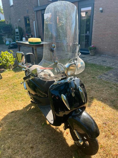 BTC Grande retro scooter 2017, Fietsen en Brommers, Snorfietsen en Snorscooters, Gebruikt, Overige merken, Benzine, Ophalen