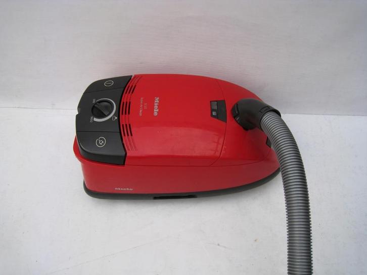 Zeer krachtige 1600 watt Miele stofzuiger rood, Witgoed en Apparatuur, Stofzuigers, Gebruikt, 1200 tot 1600 watt, Stofzak, Ophalen