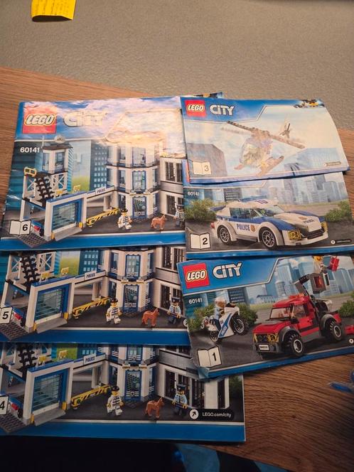 Lego City 60141 Politiebureau, Kinderen en Baby's, Speelgoed | Duplo en Lego, Zo goed als nieuw, Ophalen of Verzenden