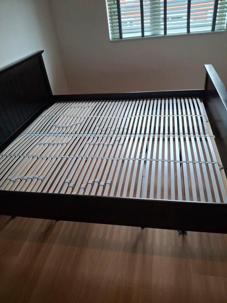 Houten 2-persoons bed + lattenbodems & nachtkastjes, Huis en Inrichting, Slaapkamer | Bedden, Gebruikt, Tweepersoons, 180 cm, 200 cm