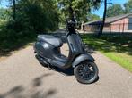 Piaggio Vespa Sprint Notte 2021 BROM, Fietsen en Brommers, Scooters | Vespa, Ophalen, Maximaal 45 km/u, Vespa S, Zo goed als nieuw