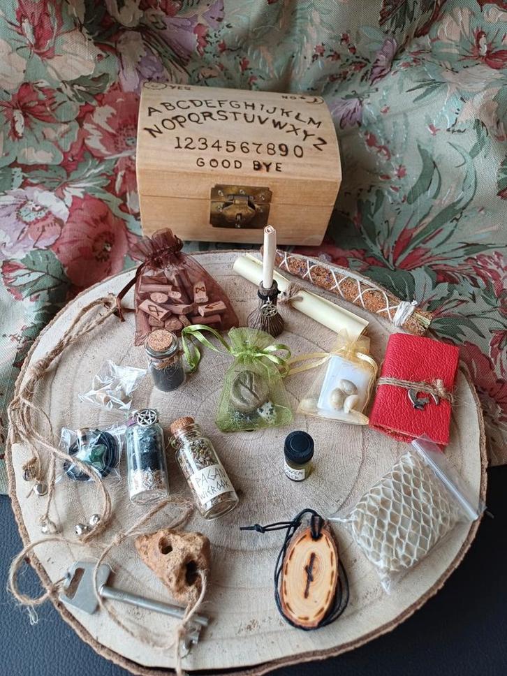 Heksen Ouija Kistje - Compleet Gevuld, Antiek en Kunst, Antiek | Religie, Ophalen of Verzenden